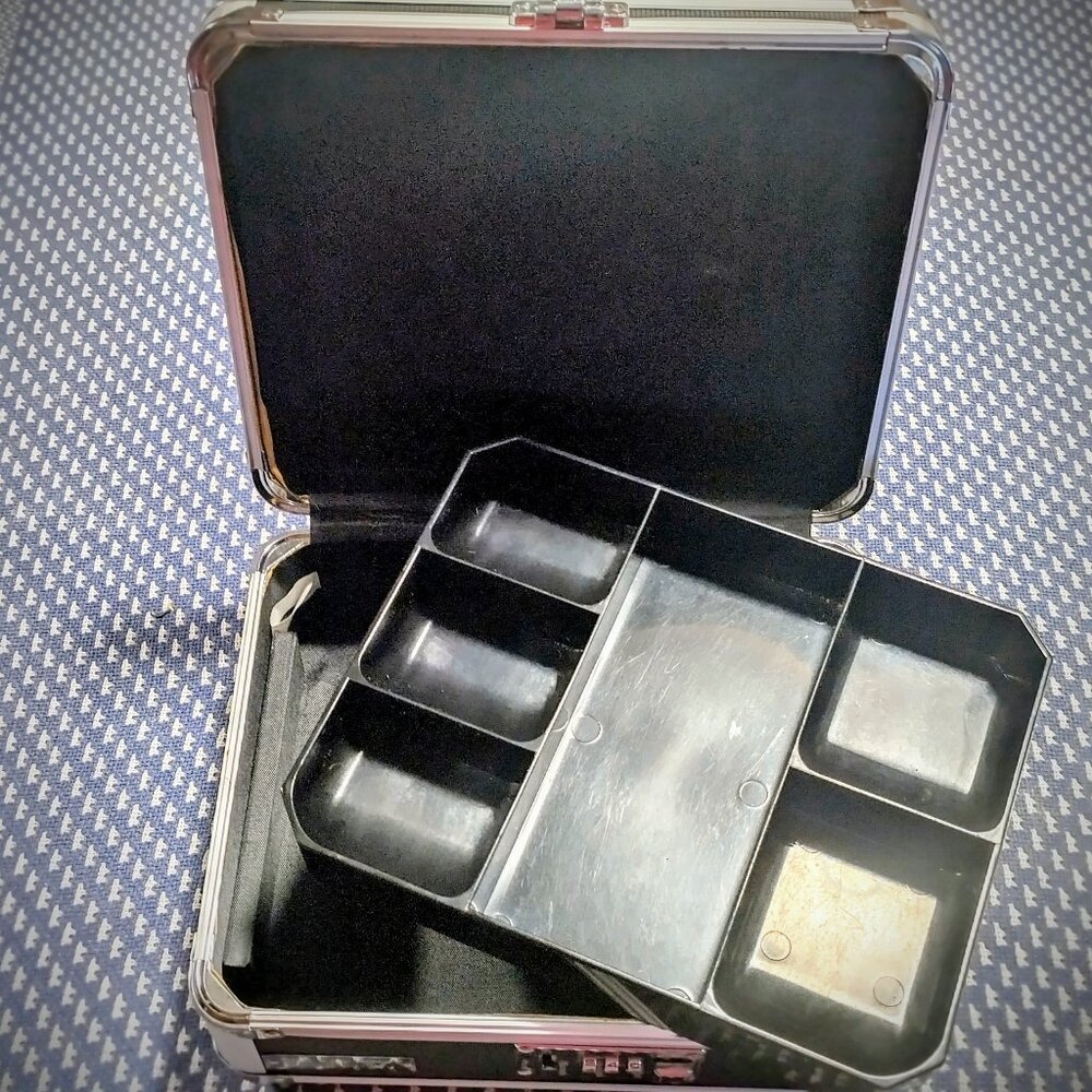 Vaultz 10"x8"x4" Locking Cash Box